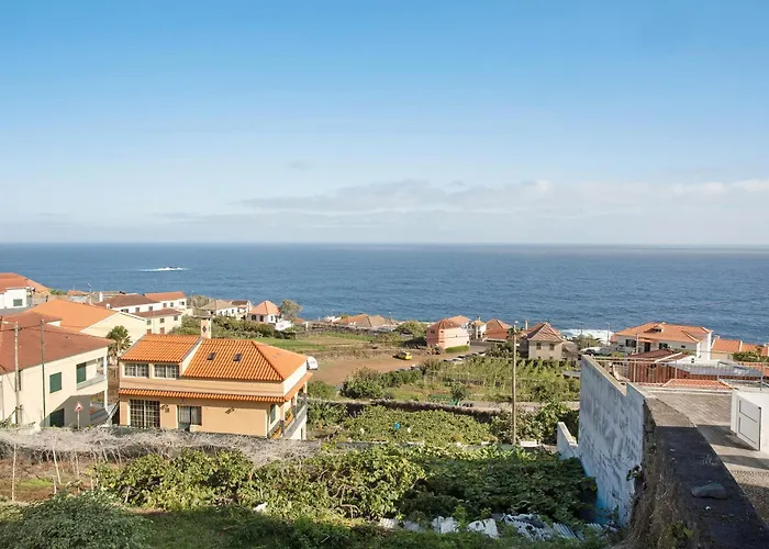 Seaside Haven - Soulful Willa Porto Moniz